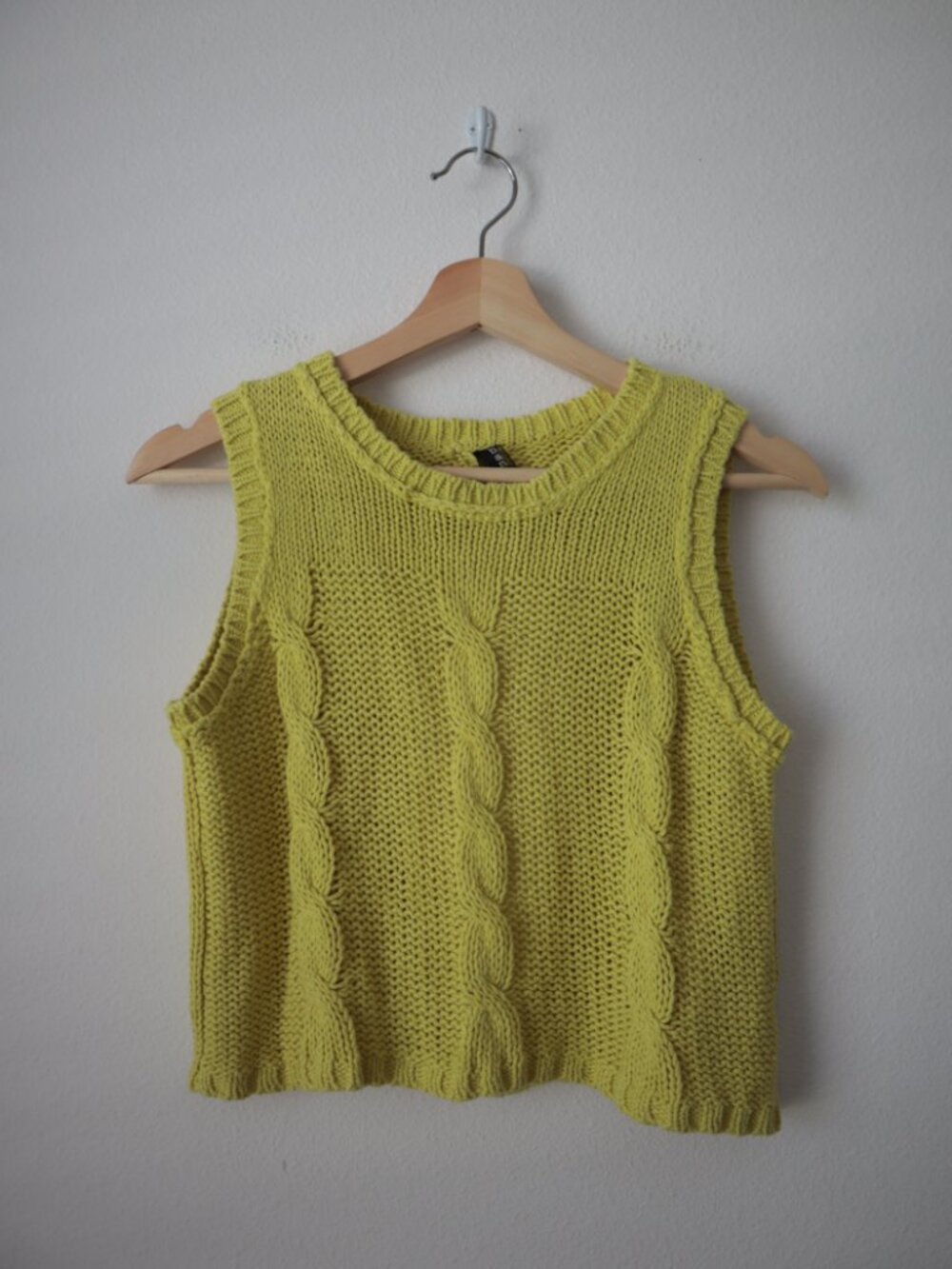 BanJara Cable Knit Open Back Sleeveless Sweater | M